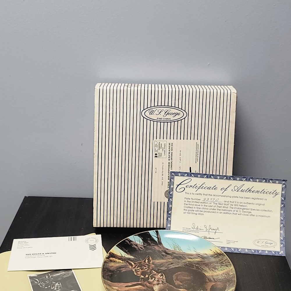 Bradford Exchange 1989 " The Red Wolf" Collectors plate - Picture 3 of 3